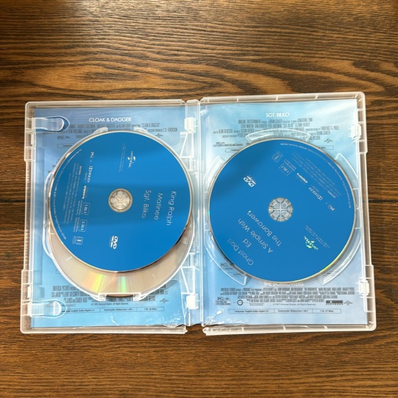 10 movies family favorites (3 DVDs) The case is broken. - Picture 3 of 6